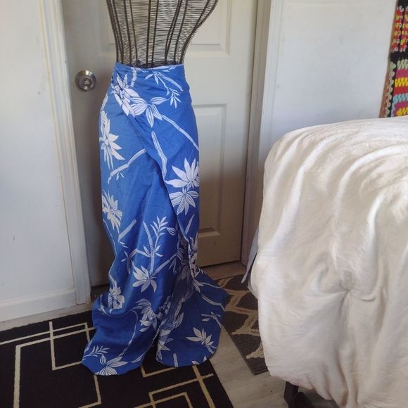 Tropical blue and white tropical palm leaf print wrap skirt one size fits all - Picture 6 of 13